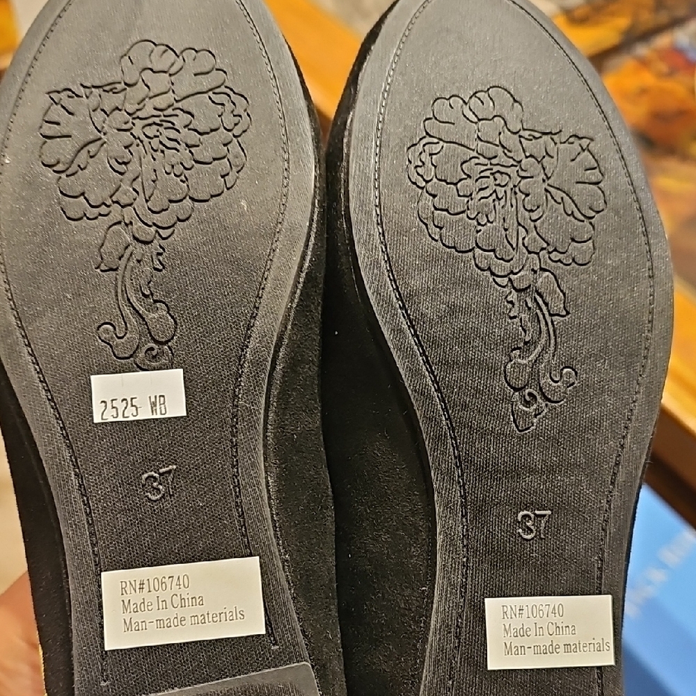 Serengeti Black Flats with Floral Embroidery - Picture 7 of 7